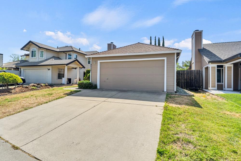 Detail Gallery Image 1 of 37 For 9255 Guillermina Ct, Elk Grove,  CA 95758 - 3 Beds | 2 Baths