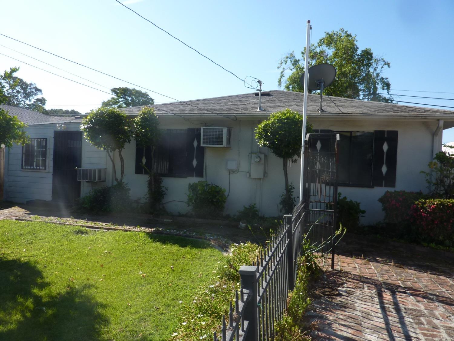 Detail Gallery Image 15 of 15 For 2059 Country Club Blvd, Stockton,  CA 95204 - 3 Beds | 1 Baths