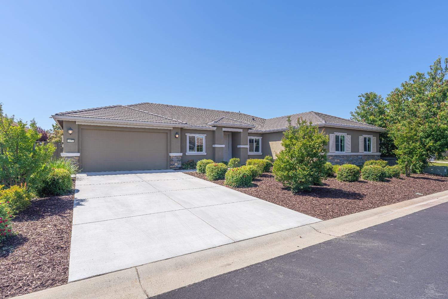 Detail Gallery Image 2 of 56 For 2050 Danforth Way, Plumas Lake,  CA 95961 - 4 Beds | 3 Baths