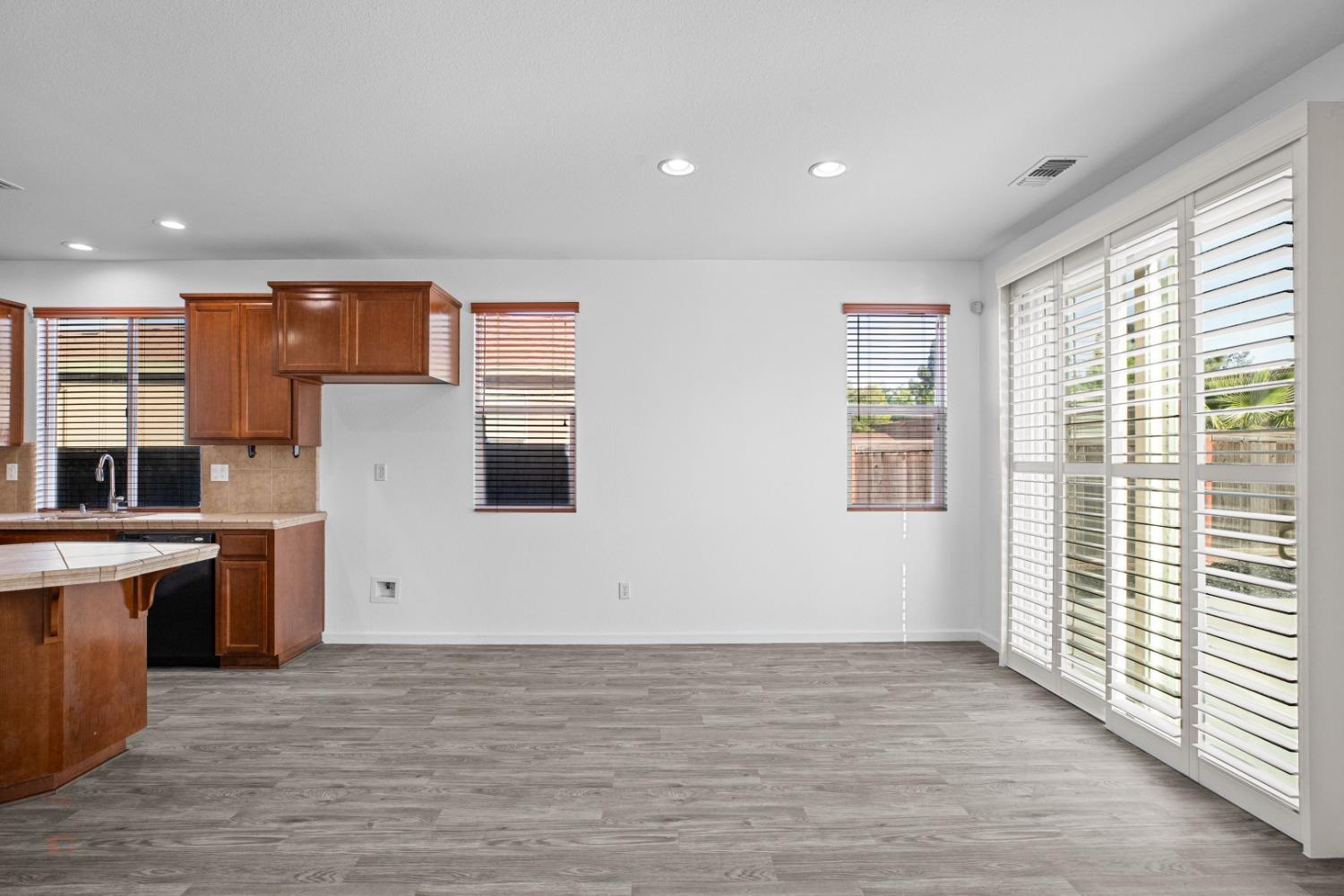 Detail Gallery Image 17 of 45 For 1355 Santona St, Manteca,  CA 95337 - 3 Beds | 2 Baths