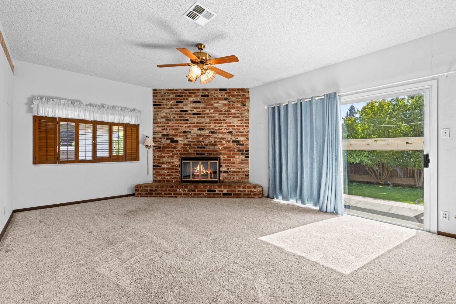 Detail Gallery Image 11 of 46 For 5038 Illinois Ave, Fair Oaks,  CA 95628 - 4 Beds | 2 Baths