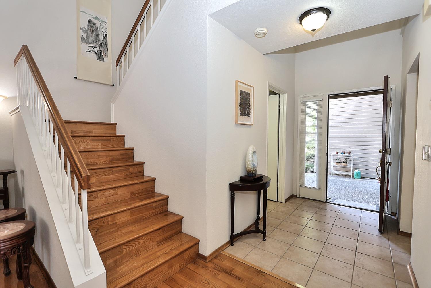 Detail Gallery Image 4 of 69 For 1982 University Park Dr, Sacramento,  CA 95825 - 3 Beds | 2/1 Baths