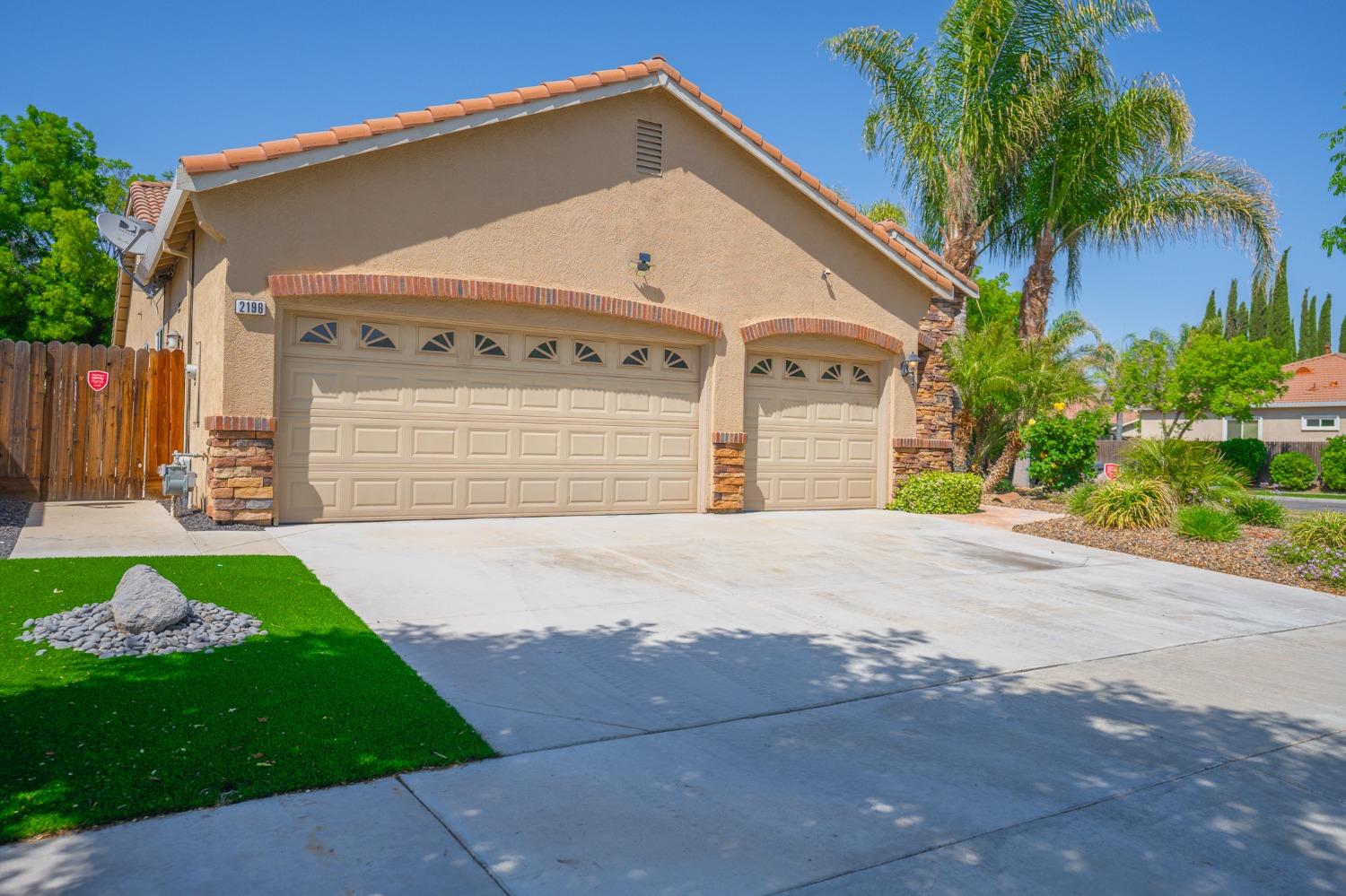 Detail Gallery Image 4 of 67 For 2196 Naples Ct, Los Banos,  CA 93635 - 3 Beds | 2 Baths