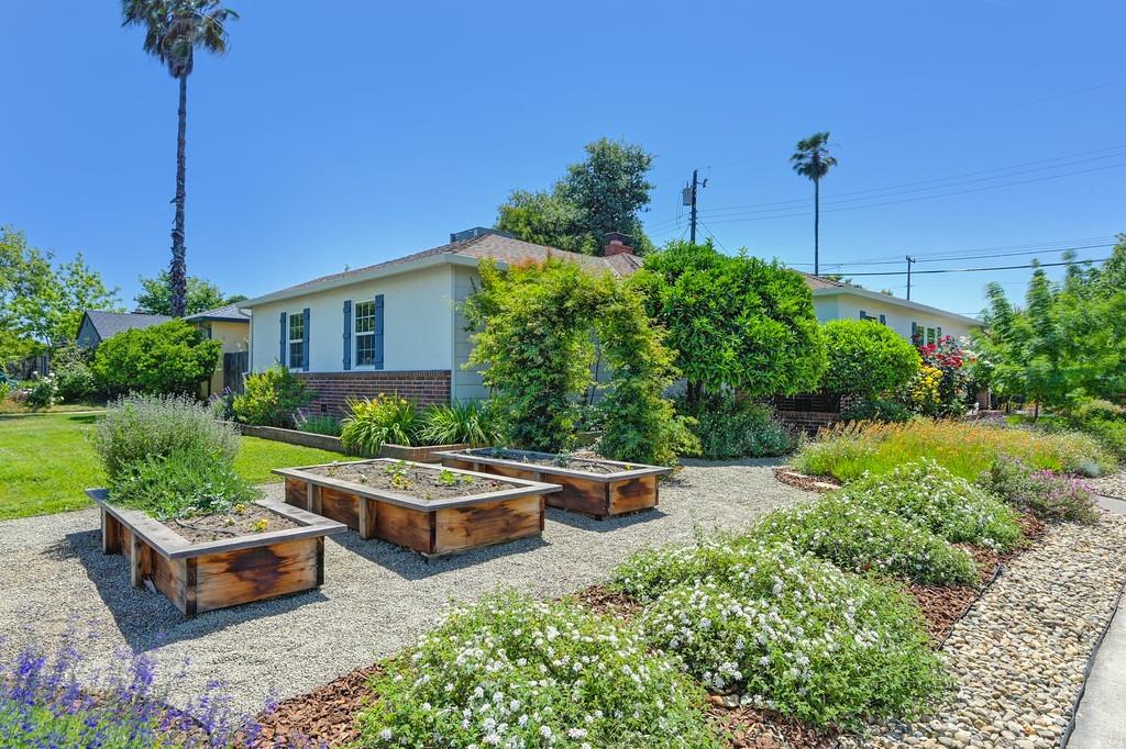 Detail Gallery Image 7 of 80 For 2901 61st St, Sacramento,  CA 95817 - 3 Beds | 1/1 Baths