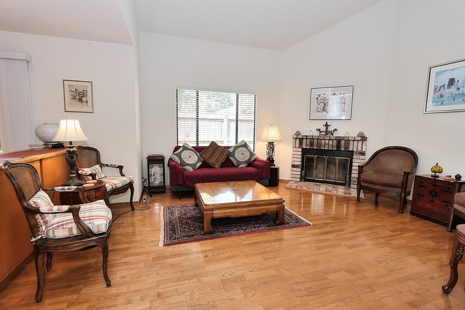 Detail Gallery Image 5 of 69 For 1982 University Park Dr, Sacramento,  CA 95825 - 3 Beds | 2/1 Baths
