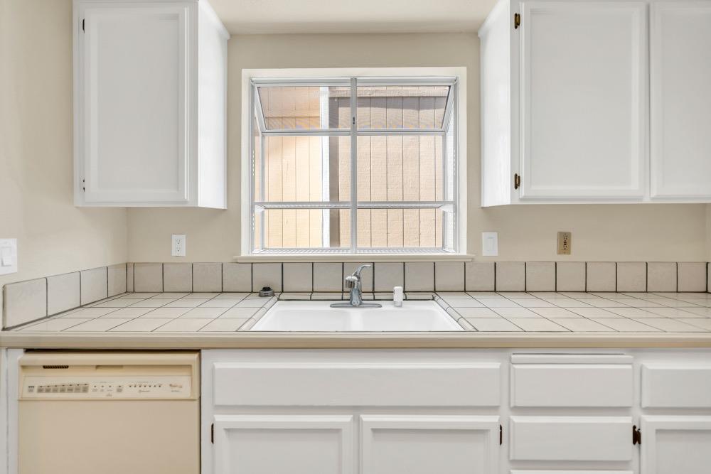 Detail Gallery Image 14 of 37 For 9255 Guillermina Ct, Elk Grove,  CA 95758 - 3 Beds | 2 Baths