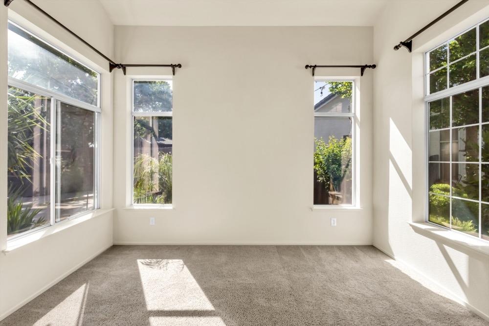 Detail Gallery Image 5 of 37 For 5209 Copper Ridge Way, Antelope,  CA 95843 - 4 Beds | 2/1 Baths