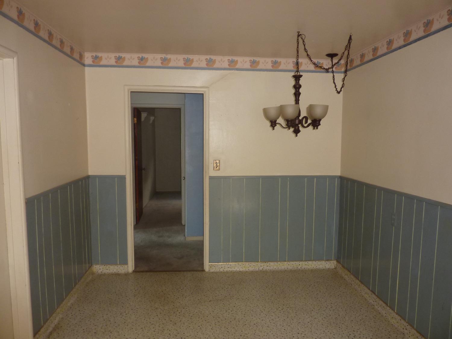 Detail Gallery Image 10 of 15 For 2059 Country Club Blvd, Stockton,  CA 95204 - 3 Beds | 1 Baths