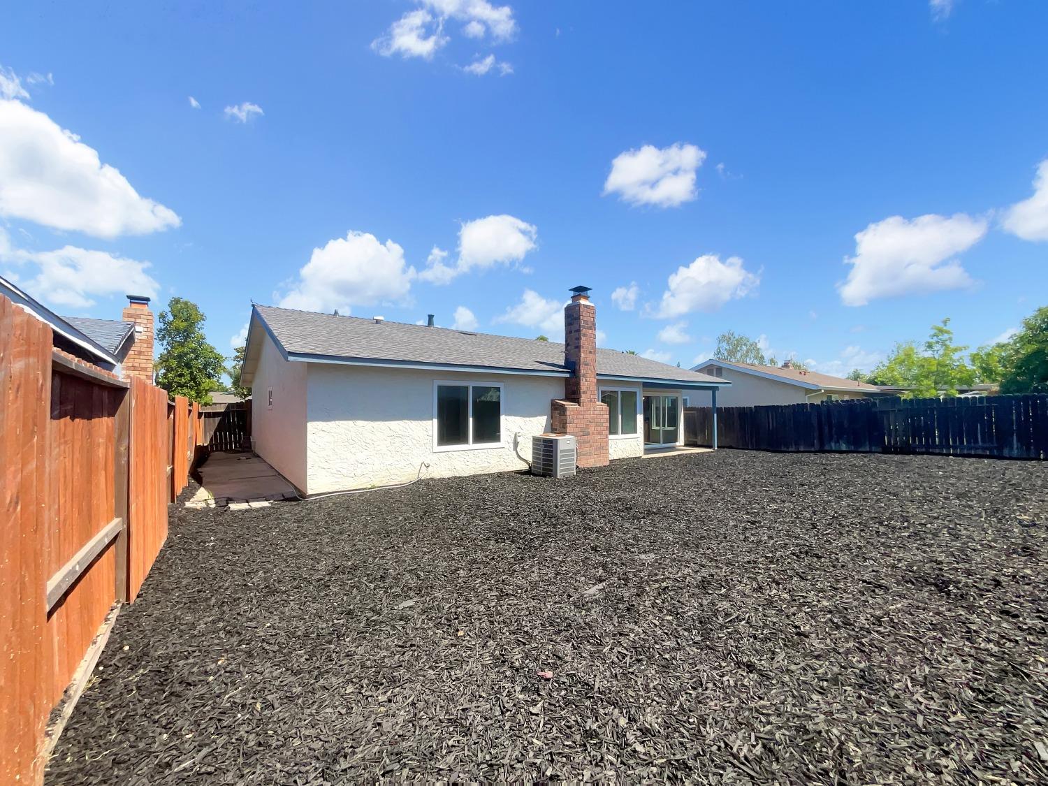 Detail Gallery Image 12 of 29 For 3023 Rosemont Dr, Sacramento,  CA 95826 - 3 Beds | 2 Baths