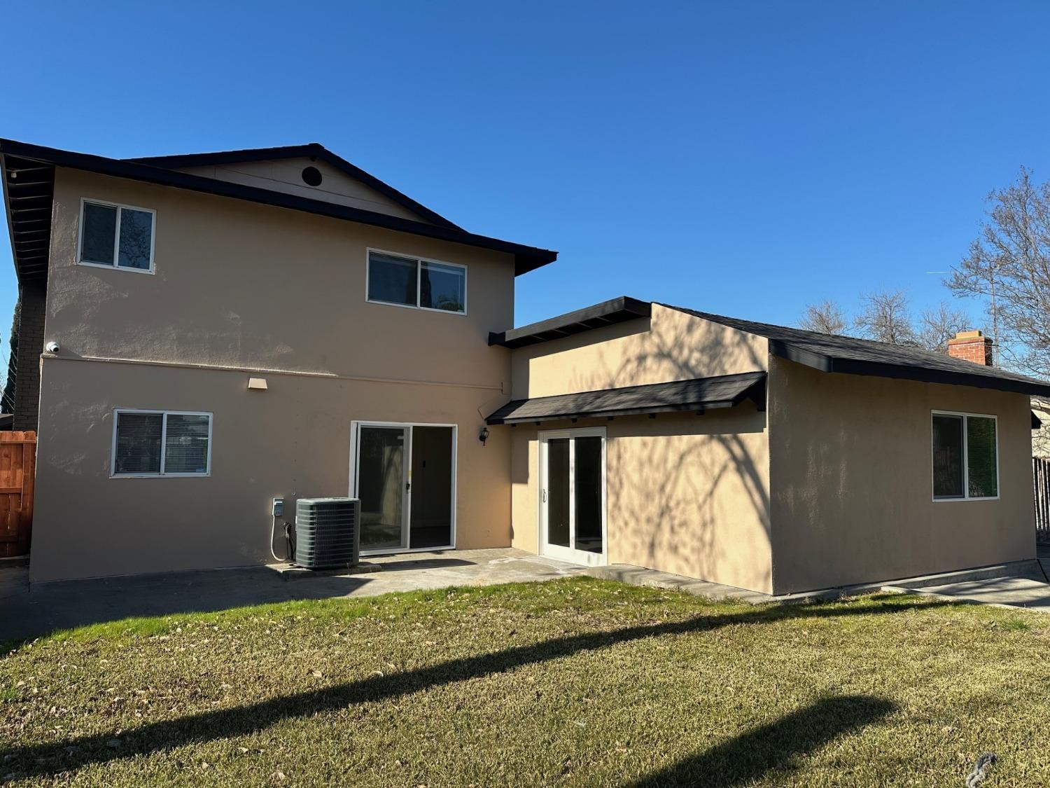 Detail Gallery Image 25 of 29 For 4700 Ravenstone Way, Sacramento,  CA 95842 - 4 Beds | 2/1 Baths