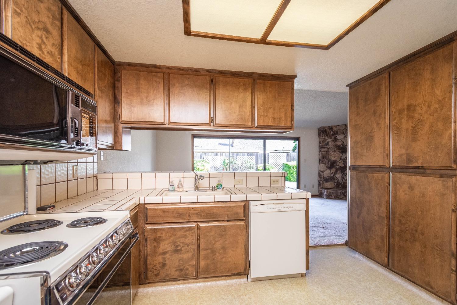 Detail Gallery Image 22 of 31 For 1207 Cedar Tree Way, Sacramento,  CA 95831 - 2 Beds | 2 Baths