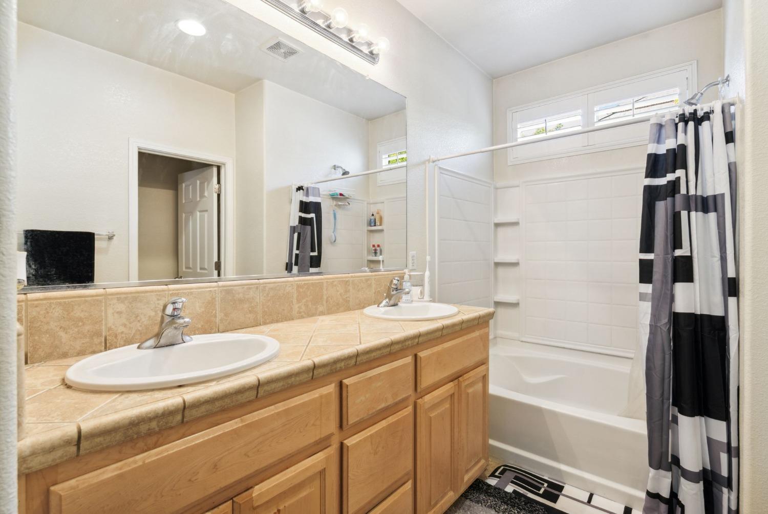 Detail Gallery Image 16 of 27 For 3115 Tolliver St, Sacramento,  CA 95833 - 3 Beds | 2/1 Baths