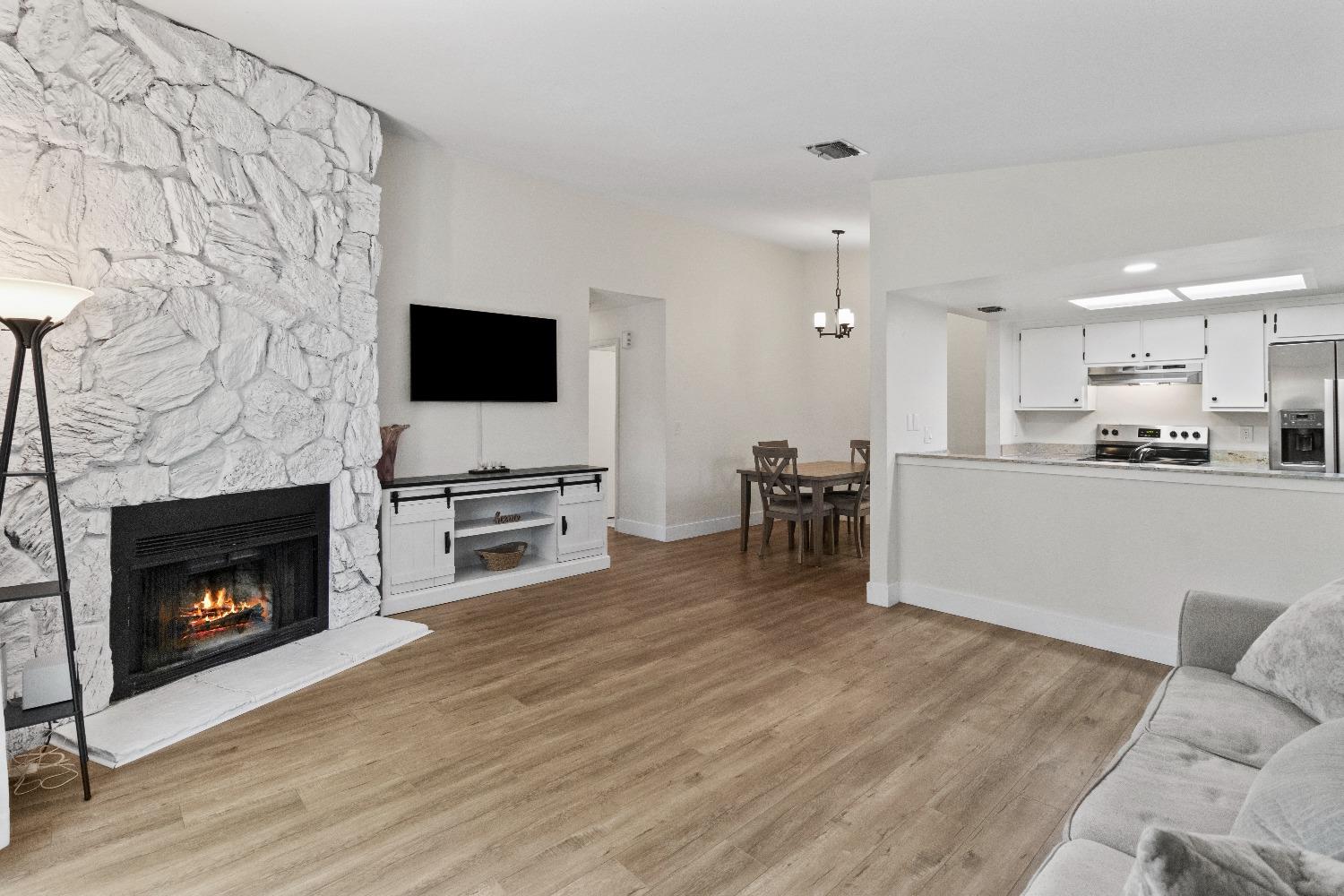 Detail Gallery Image 5 of 45 For 3546 Treleaven Ct, Antelope,  CA 95843 - 2 Beds | 2 Baths