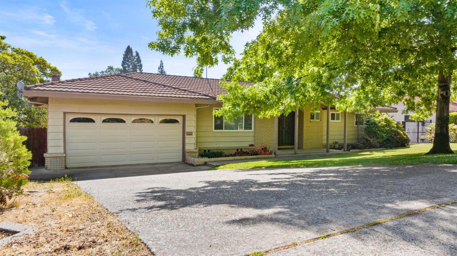Detail Gallery Image 4 of 46 For 5038 Illinois Ave, Fair Oaks,  CA 95628 - 4 Beds | 2 Baths