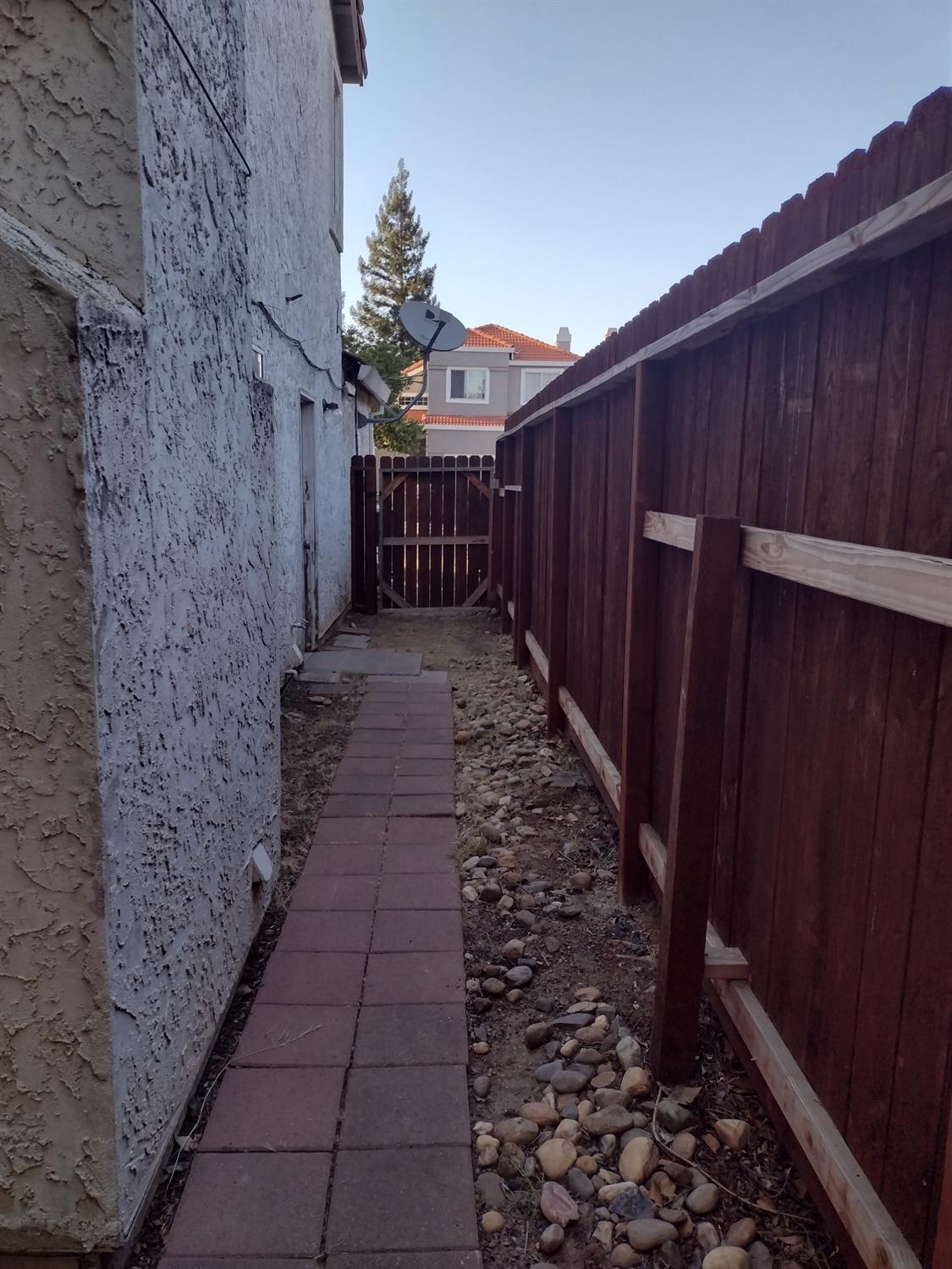 Detail Gallery Image 46 of 56 For 1900 Berryessa Dr, Modesto,  CA 95358 - 3 Beds | 2/1 Baths