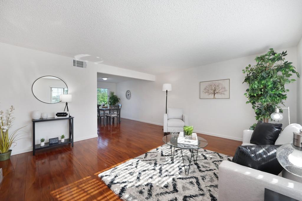Detail Gallery Image 13 of 59 For 7415 Patero Cir, Sacramento,  CA 95823 - 5 Beds | 3 Baths