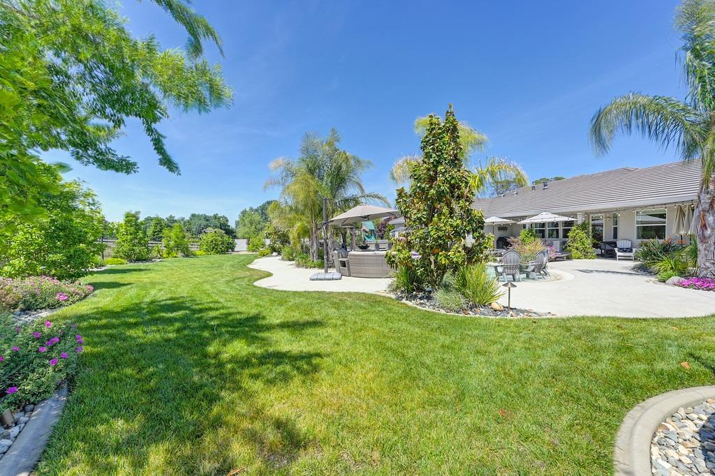 Detail Gallery Image 50 of 63 For 7527 Country Oaks Ln, Orangevale,  CA 95662 - 5 Beds | 4/1 Baths