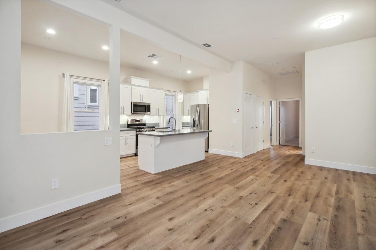 Detail Gallery Image 37 of 59 For 2021 S St, Sacramento,  CA 95811 - – Beds | – Baths