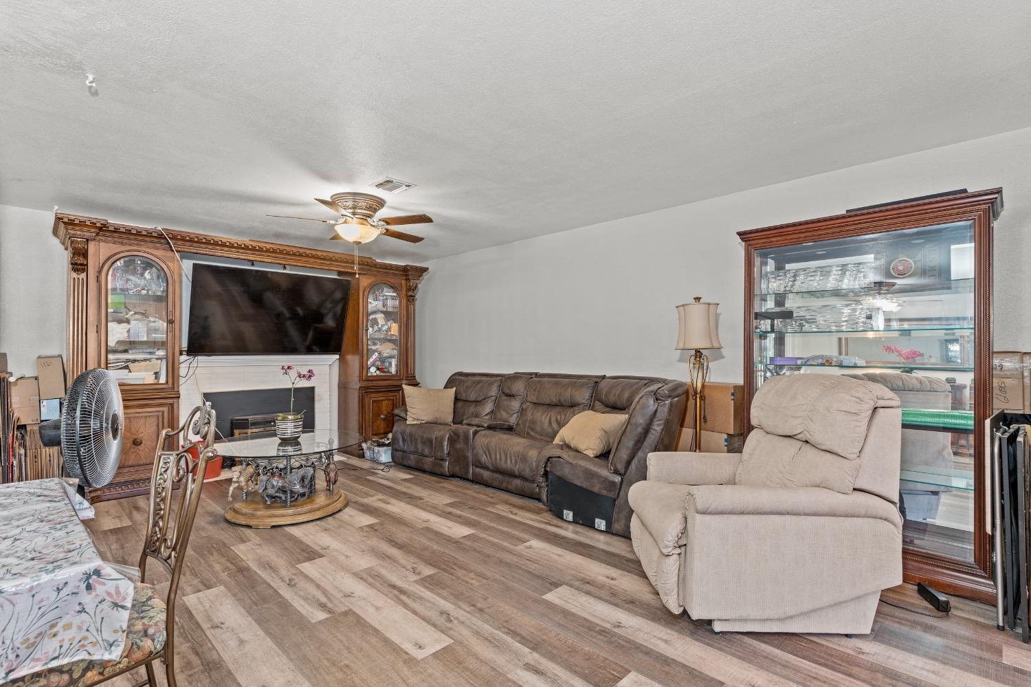 Detail Gallery Image 12 of 32 For 126 N Nottingham Dr, Stockton,  CA 95207 - 5 Beds | 3 Baths