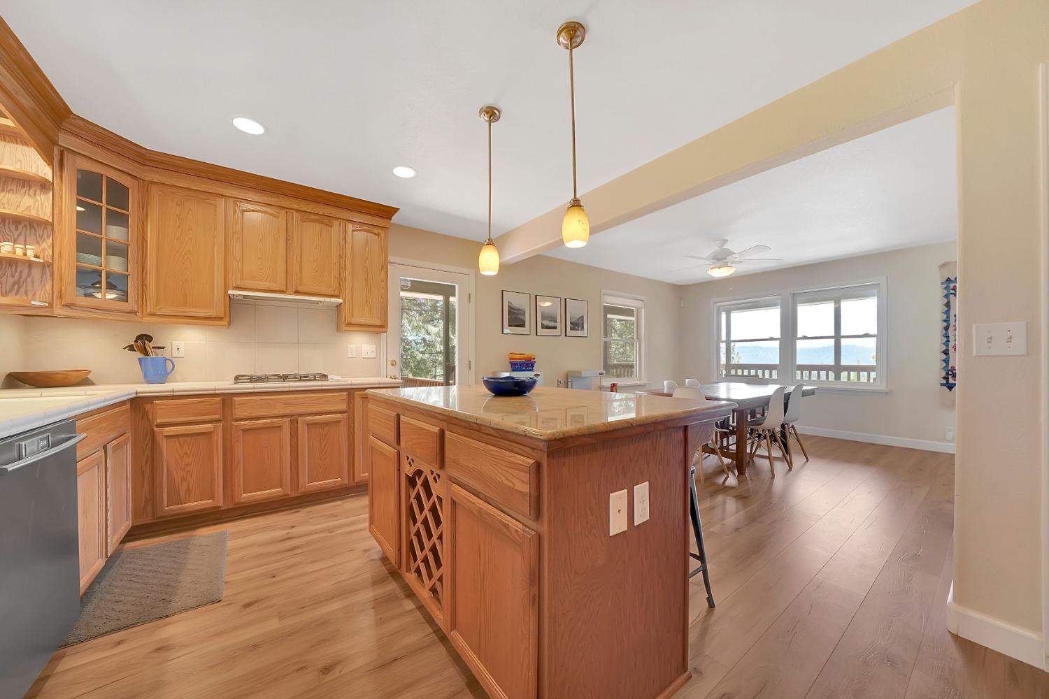 Detail Gallery Image 18 of 66 For 18720 Circle View Dr, Pioneer,  CA 95666 - 3 Beds | 3 Baths