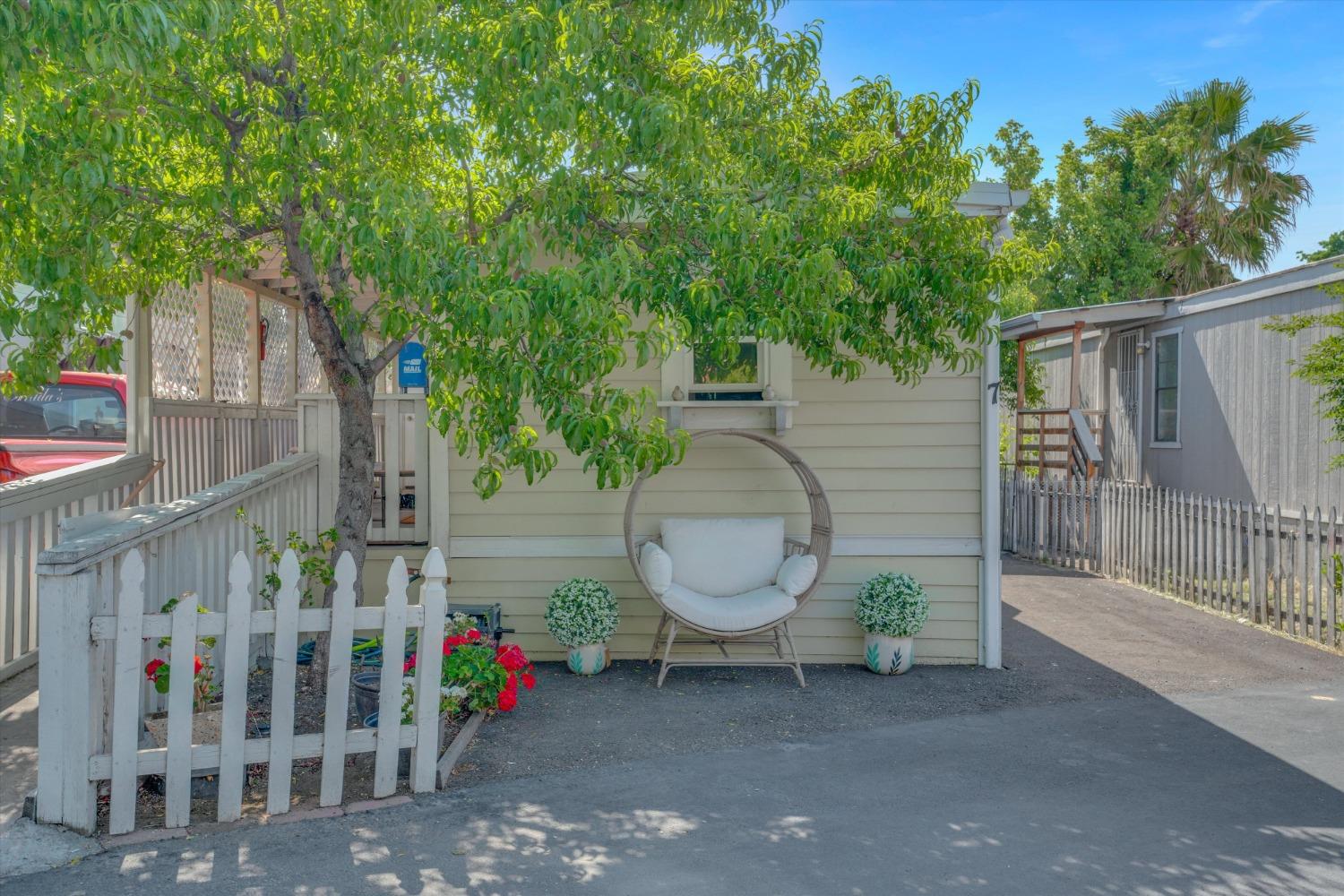 Detail Gallery Image 3 of 24 For 360 E. Grant Line 7, Tracy,  CA 95376 - 2 Beds | 1 Baths