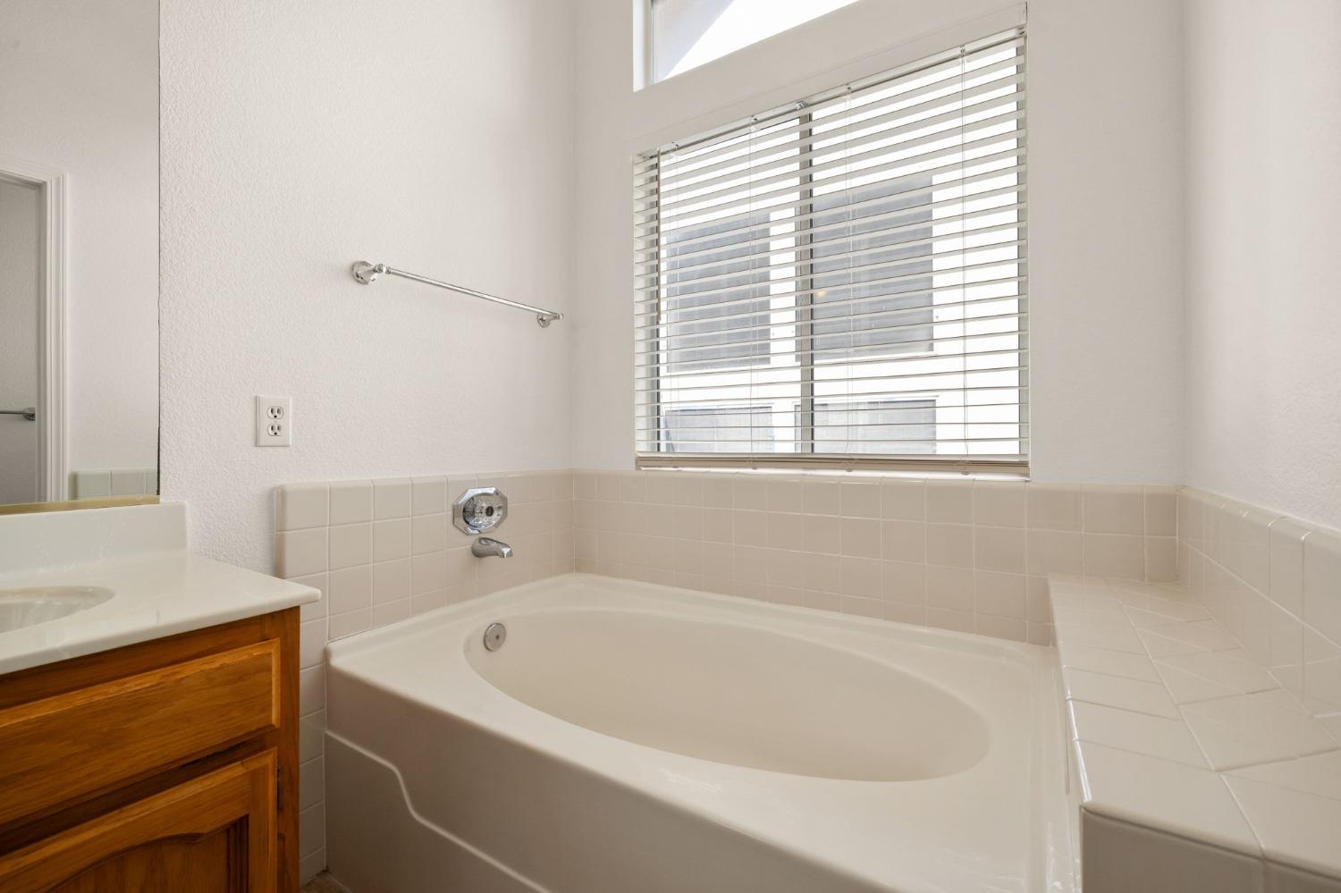 Detail Gallery Image 30 of 45 For 8531 Heather Cross Way, Orangevale,  CA 95662 - 3 Beds | 2 Baths