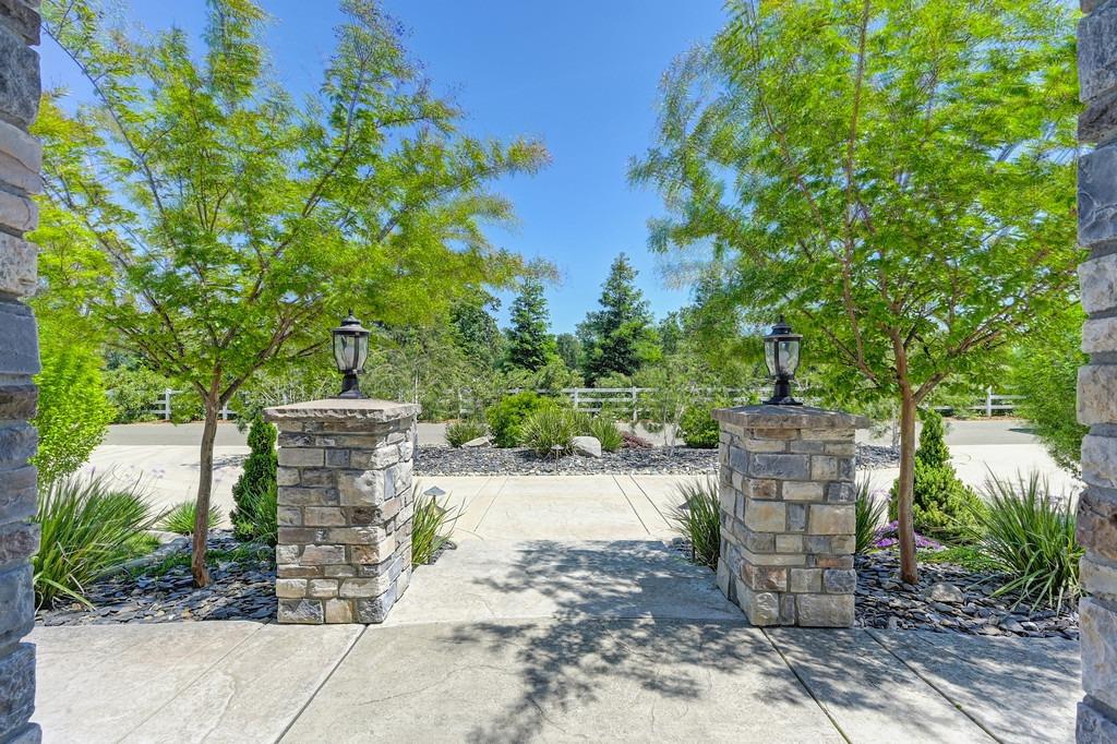 Detail Gallery Image 10 of 63 For 7527 Country Oaks Ln, Orangevale,  CA 95662 - 5 Beds | 4/1 Baths