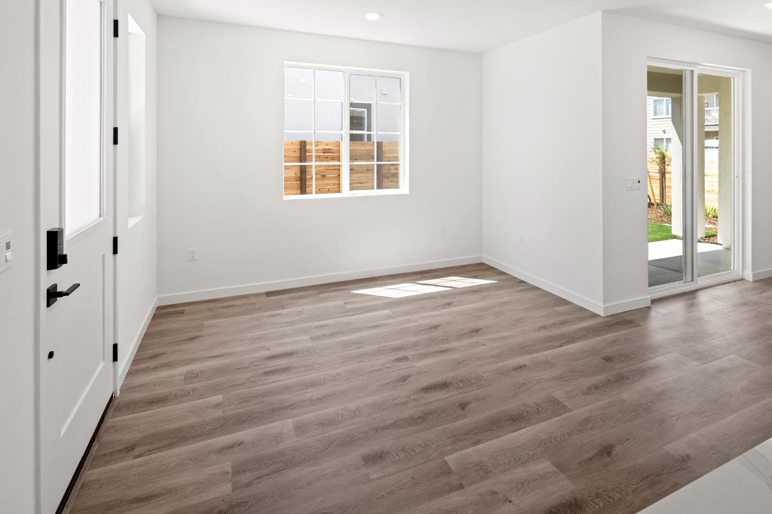 Detail Gallery Image 5 of 39 For 8636 Starburst Way, Sacramento,  CA 95823 - 4 Beds | 2/1 Baths