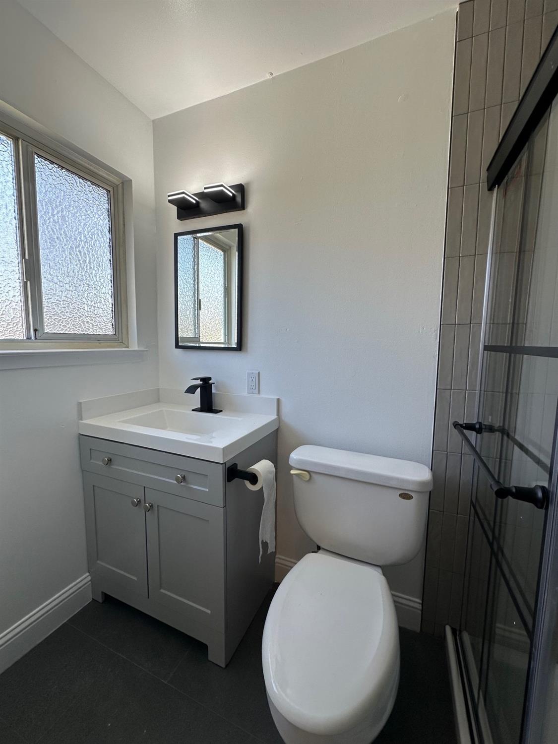 Detail Gallery Image 8 of 29 For 4700 Ravenstone Way, Sacramento,  CA 95842 - 4 Beds | 2/1 Baths