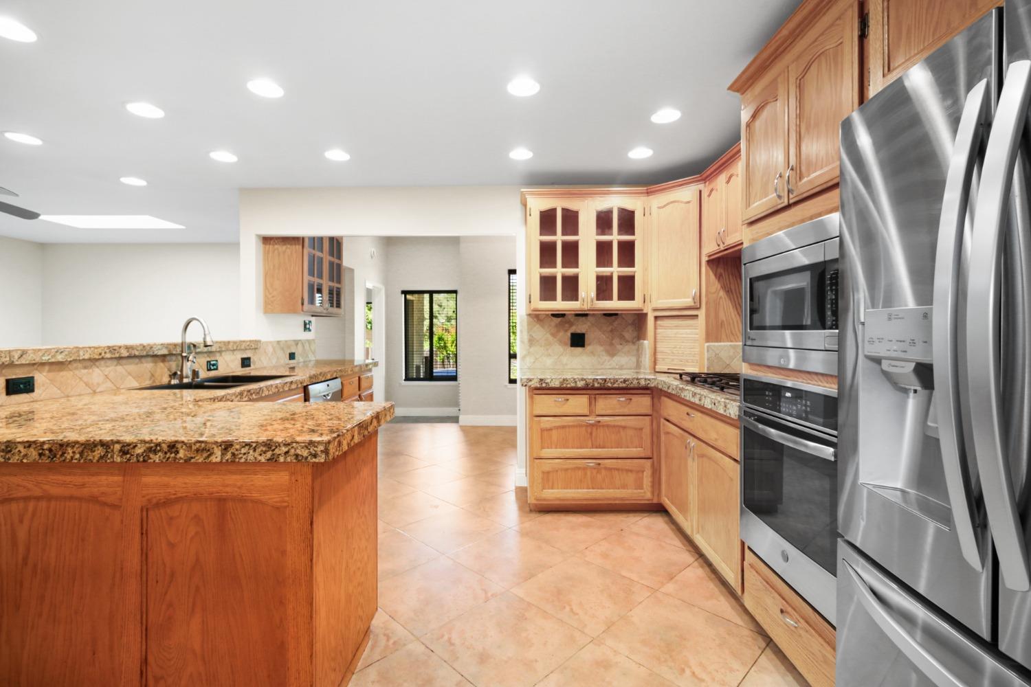 Detail Gallery Image 12 of 78 For 8401 Kroeger Ct, Fair Oaks,  CA 95628 - 4 Beds | 3 Baths