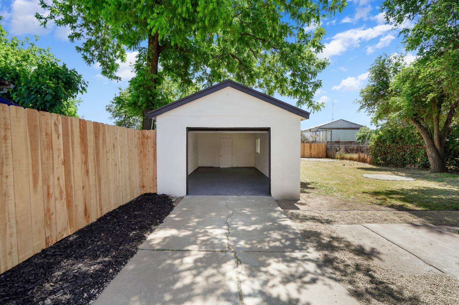 E Anderson Street, Stockton, California image 30