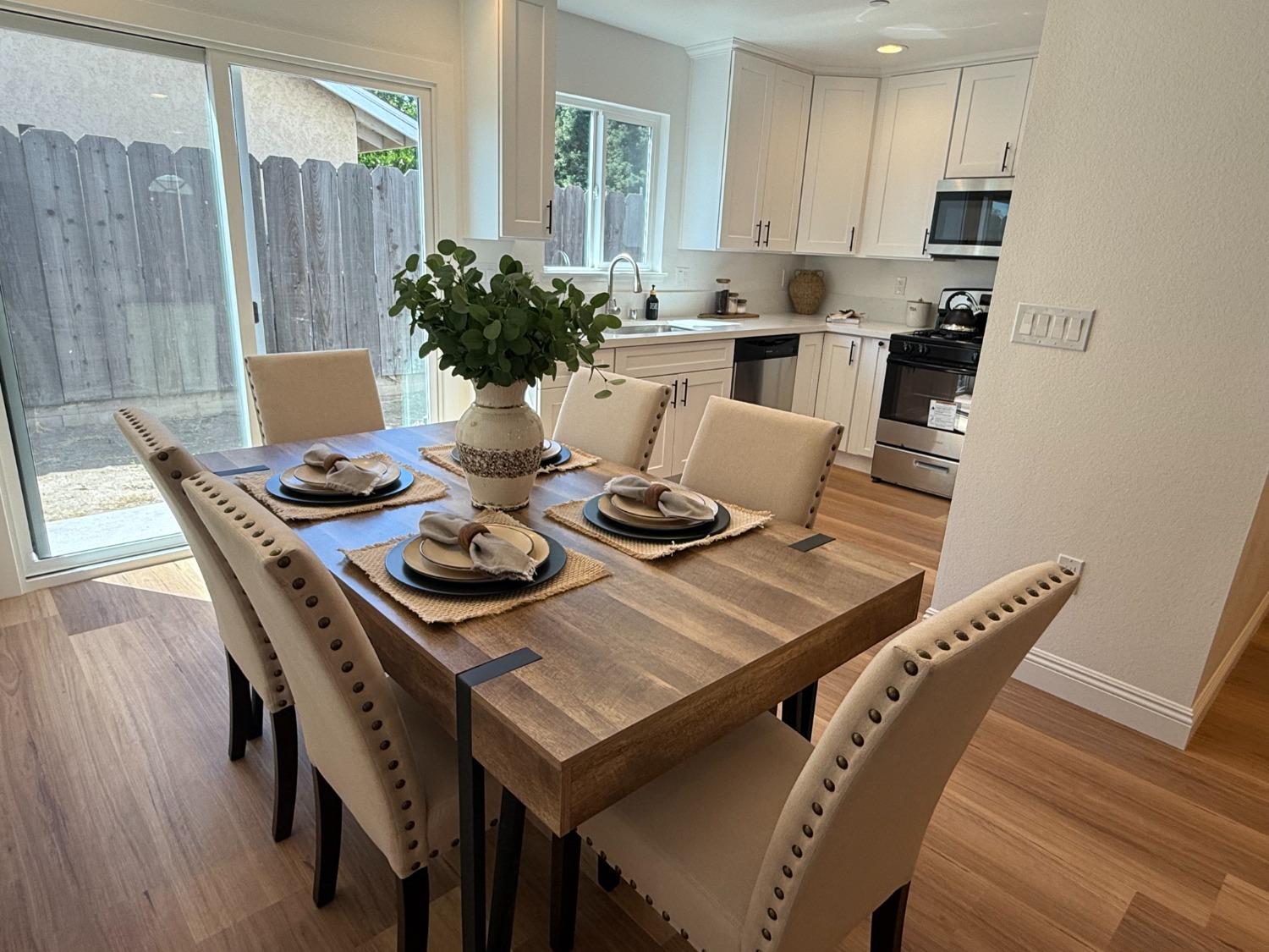 Detail Gallery Image 6 of 26 For 571 Jason Dr, Turlock,  CA 95380 - 3 Beds | 2/1 Baths