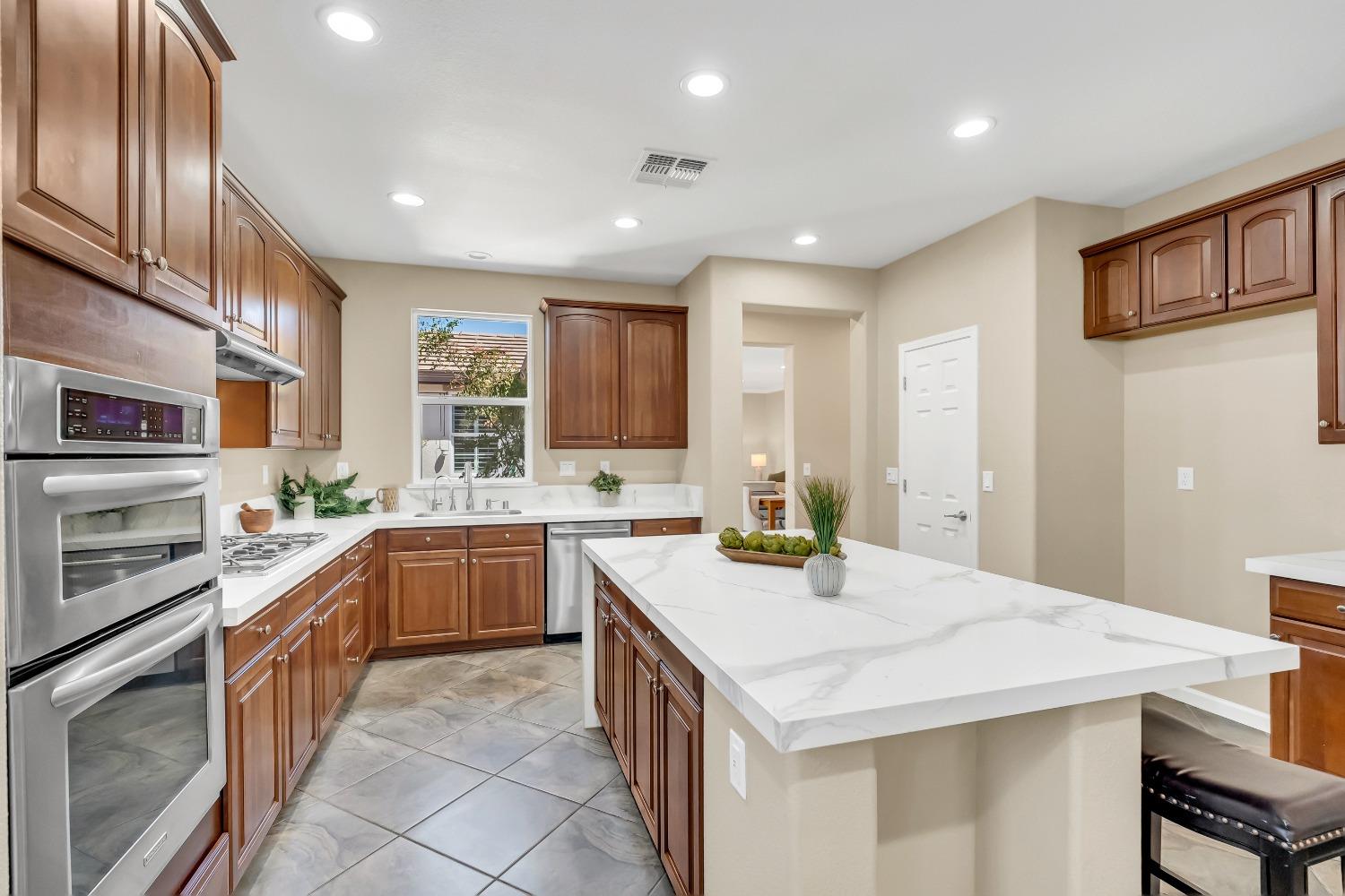 Stageline Circle, Rocklin, California image 19