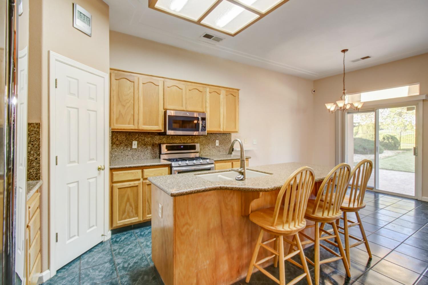 Detail Gallery Image 6 of 37 For 614 Fairway Dr, Ione,  CA 95640 - 2 Beds | 2 Baths