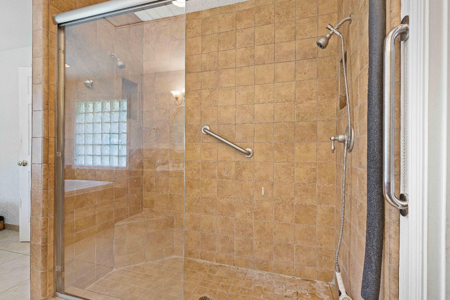 Detail Gallery Image 17 of 68 For 21299 E Highway 4, Stockton,  CA 95215 - 5 Beds | 4/1 Baths