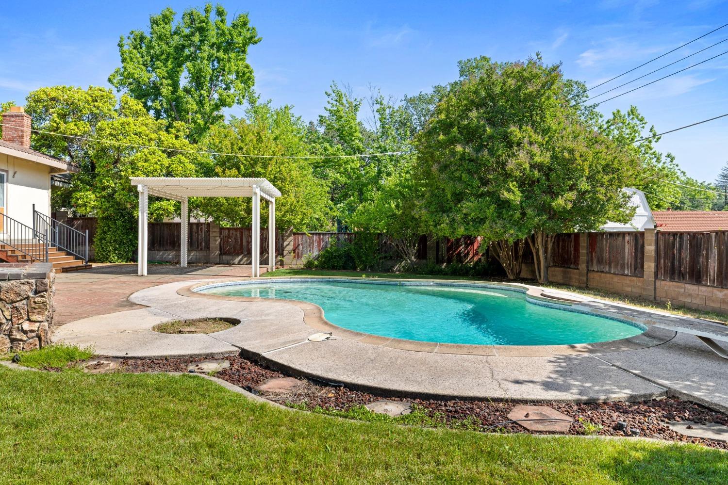 Detail Gallery Image 2 of 46 For 5038 Illinois Ave, Fair Oaks,  CA 95628 - 4 Beds | 2 Baths