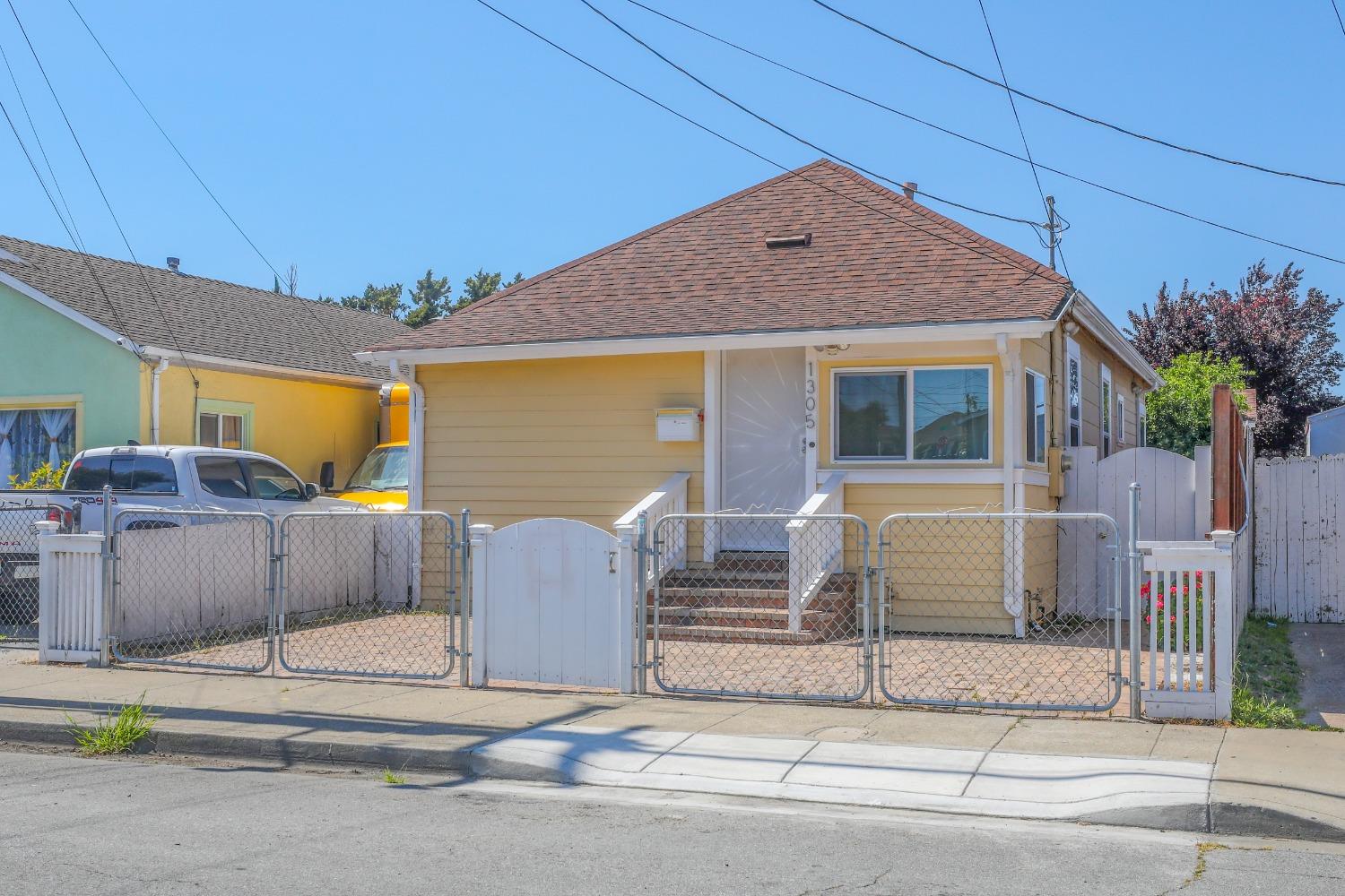 Detail Gallery Image 3 of 48 For 1305 144th Ave, San Leandro,  CA 94578 - 2 Beds | 2/1 Baths