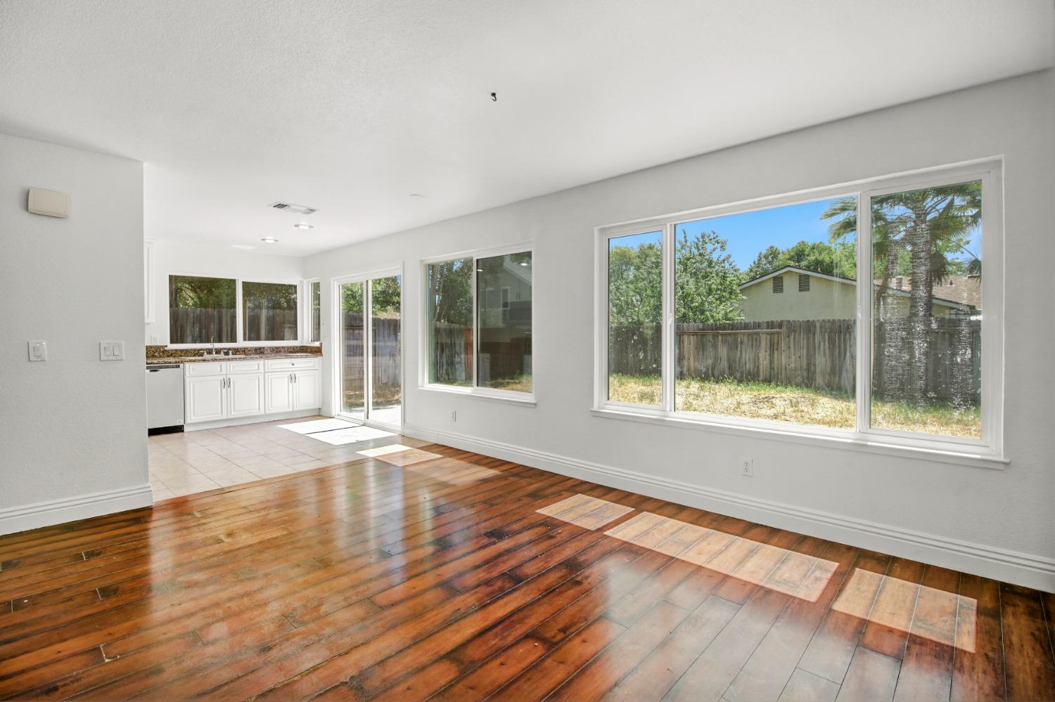 Detail Gallery Image 9 of 39 For 5756 Himalaya Way, Citrus Heights,  CA 95621 - 4 Beds | 3/1 Baths