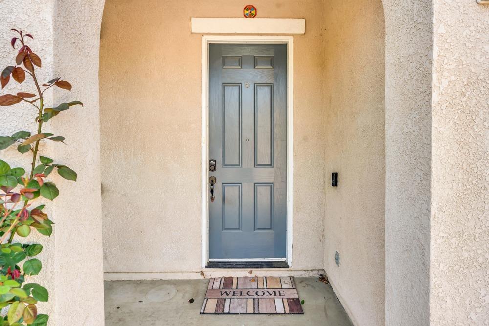 Detail Gallery Image 4 of 56 For 4909 Winamac Dr, Sacramento,  CA 95835 - 3 Beds | 2/1 Baths