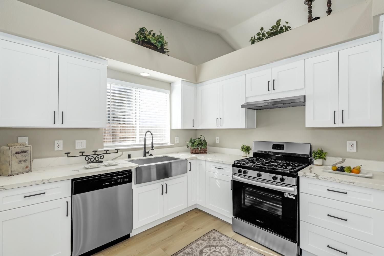 Detail Gallery Image 11 of 31 For 5521 Rightwood Way, Sacramento,  CA 95823 - 4 Beds | 2 Baths