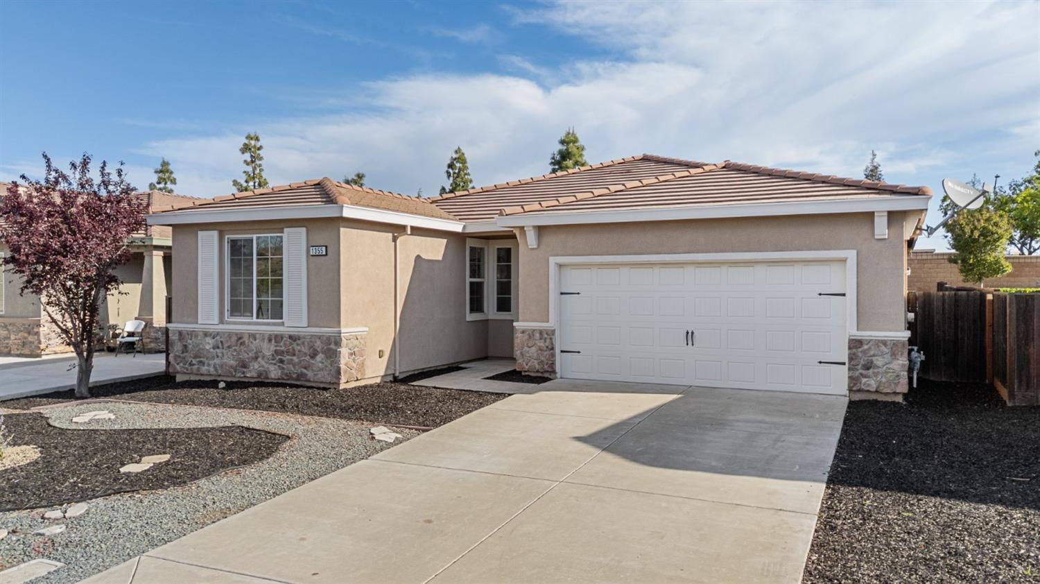 Detail Gallery Image 2 of 45 For 1355 Santona St, Manteca,  CA 95337 - 3 Beds | 2 Baths