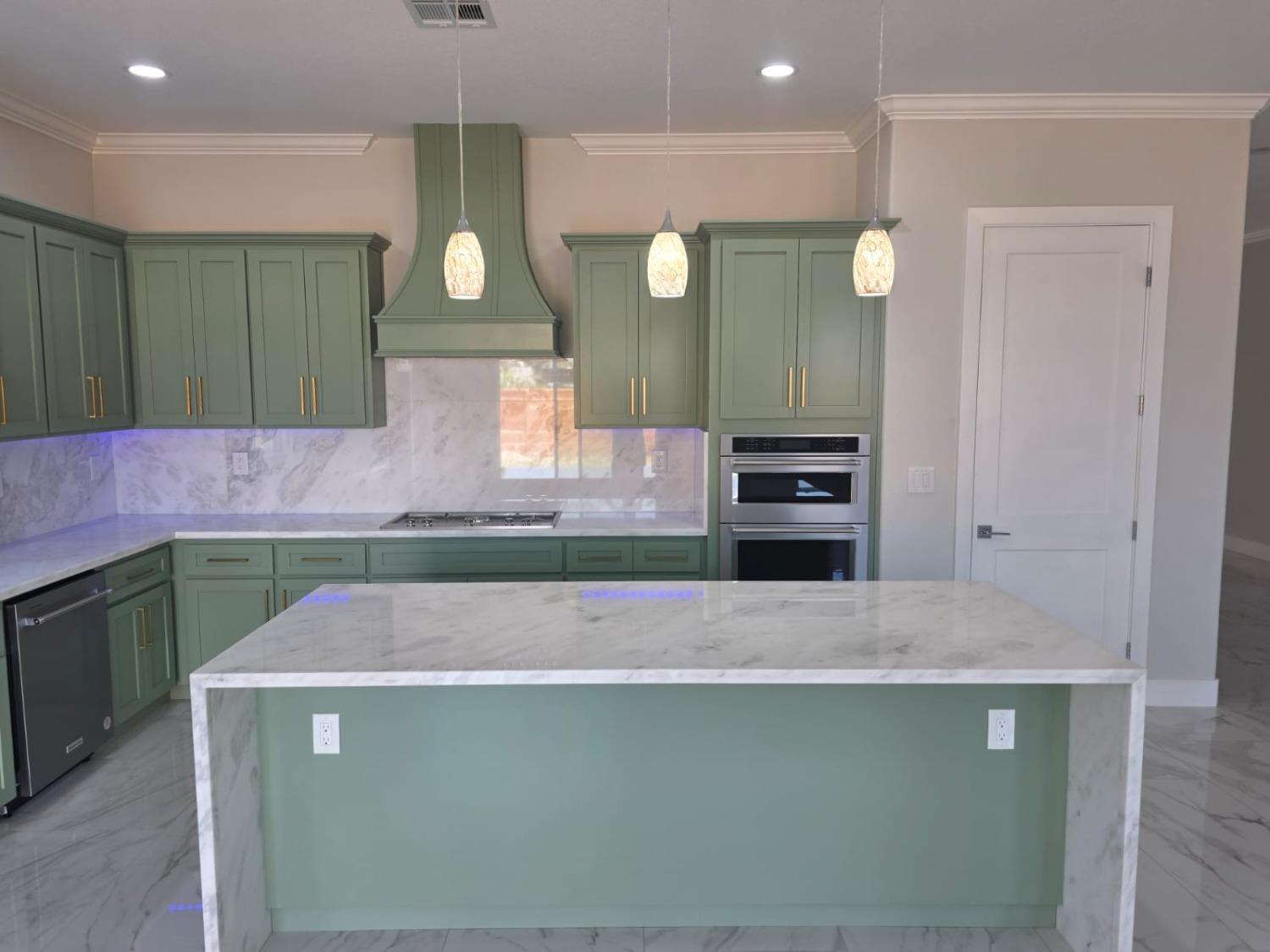 Detail Gallery Image 12 of 66 For 3213 Millbrook Ave, Modesto,  CA 95355 - 3 Beds | 4 Baths