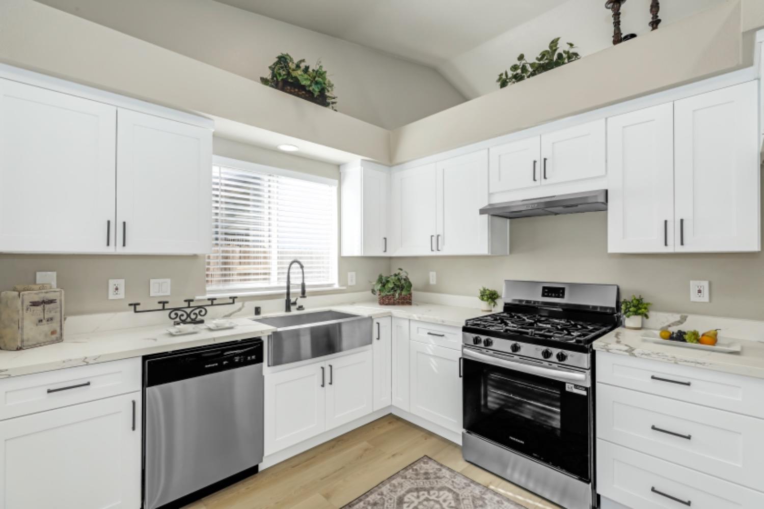 Detail Gallery Image 7 of 31 For 5521 Rightwood Way, Sacramento,  CA 95823 - 4 Beds | 2 Baths