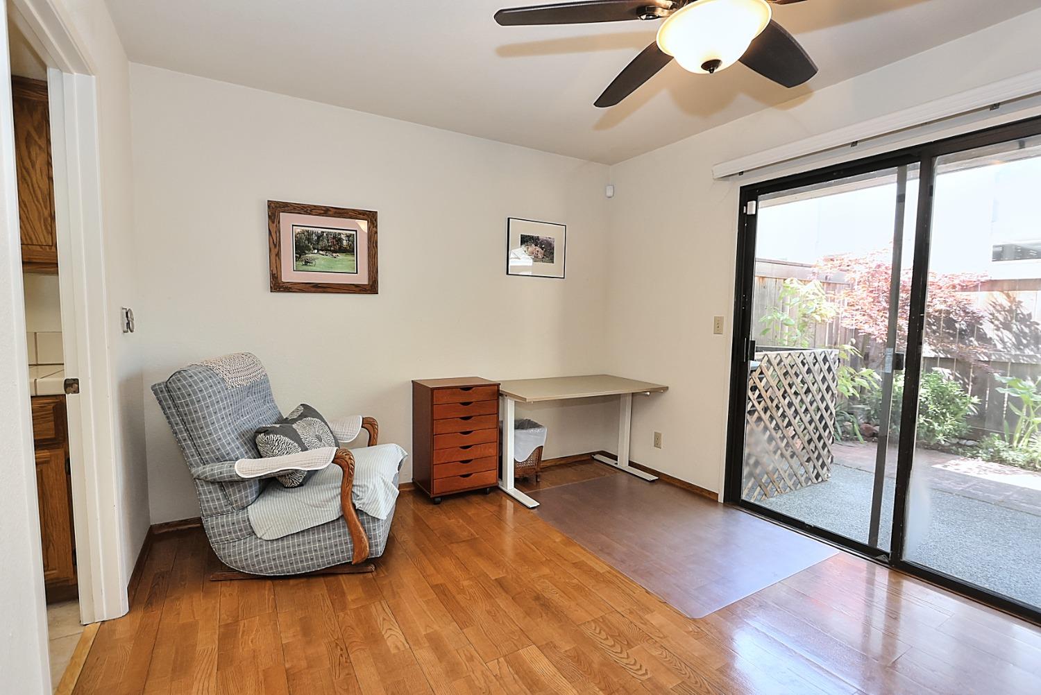 Detail Gallery Image 10 of 69 For 1982 University Park Dr, Sacramento,  CA 95825 - 3 Beds | 2/1 Baths