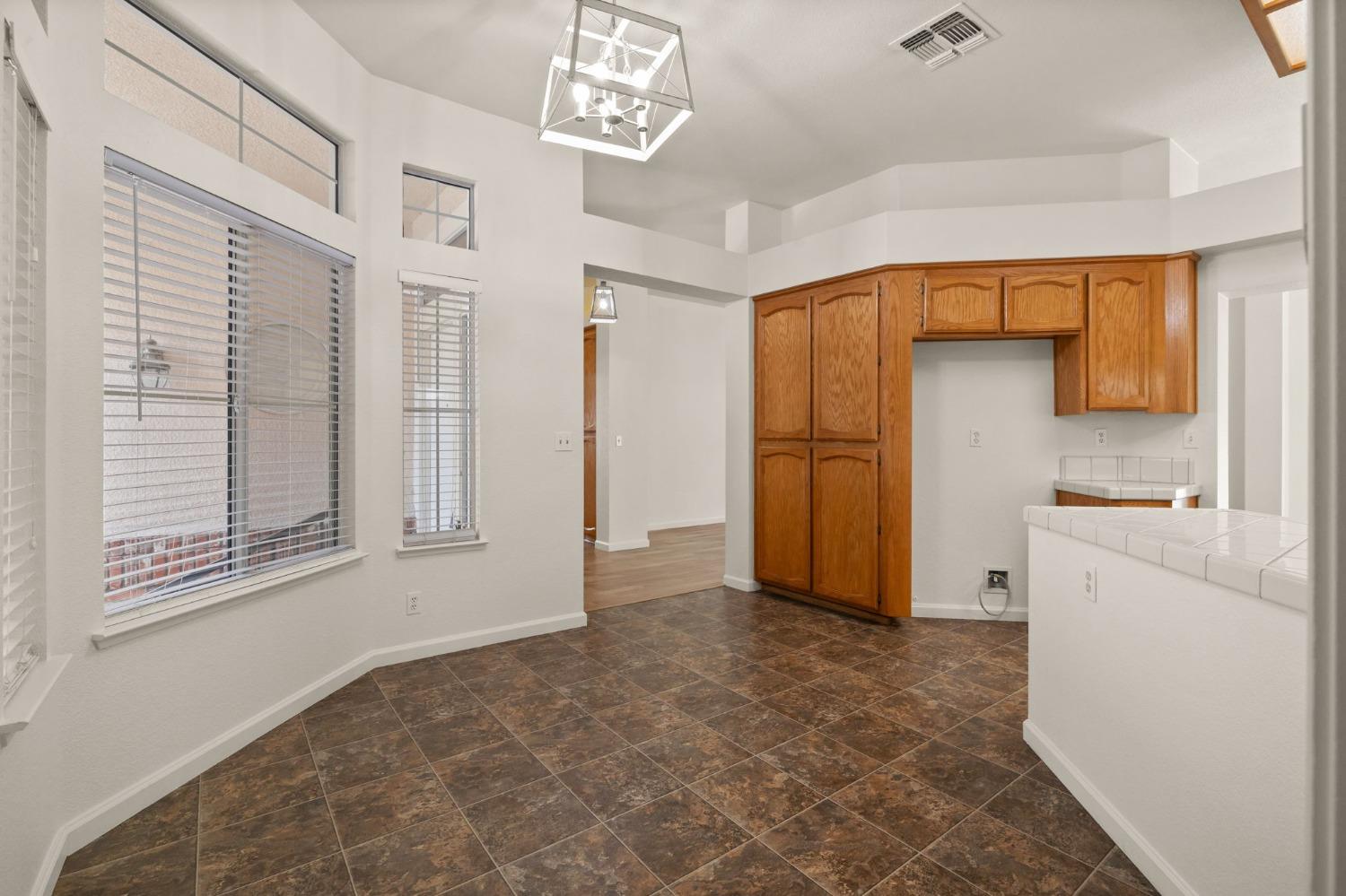 Detail Gallery Image 19 of 45 For 8531 Heather Cross Way, Orangevale,  CA 95662 - 3 Beds | 2 Baths