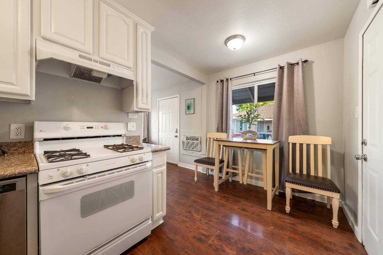 Detail Gallery Image 15 of 51 For 5904 40th St, Sacramento,  CA 95824 - – Beds | – Baths