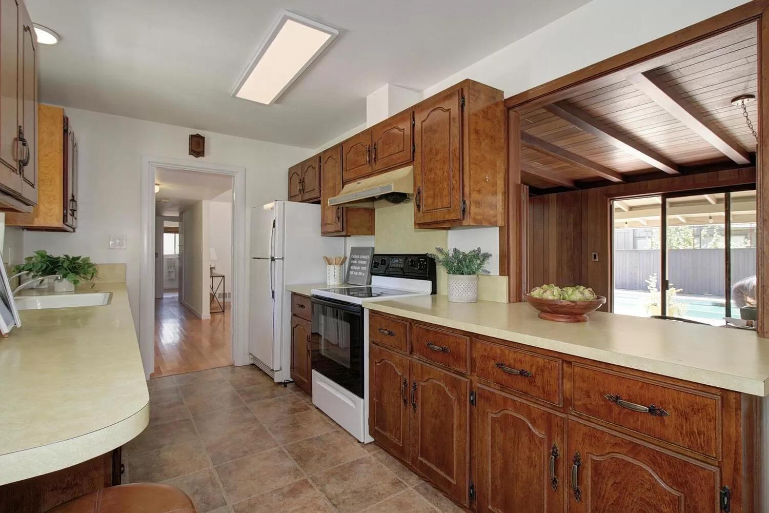 Detail Gallery Image 14 of 42 For 301 Baldwin Way, Sacramento,  CA 95864 - 5 Beds | 3 Baths