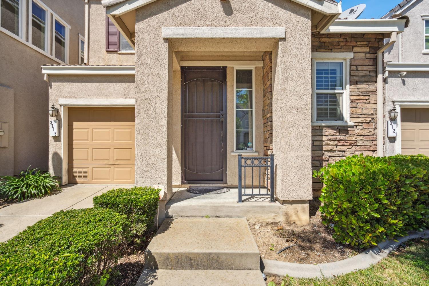 Detail Gallery Image 3 of 27 For 3115 Tolliver St, Sacramento,  CA 95833 - 3 Beds | 2/1 Baths