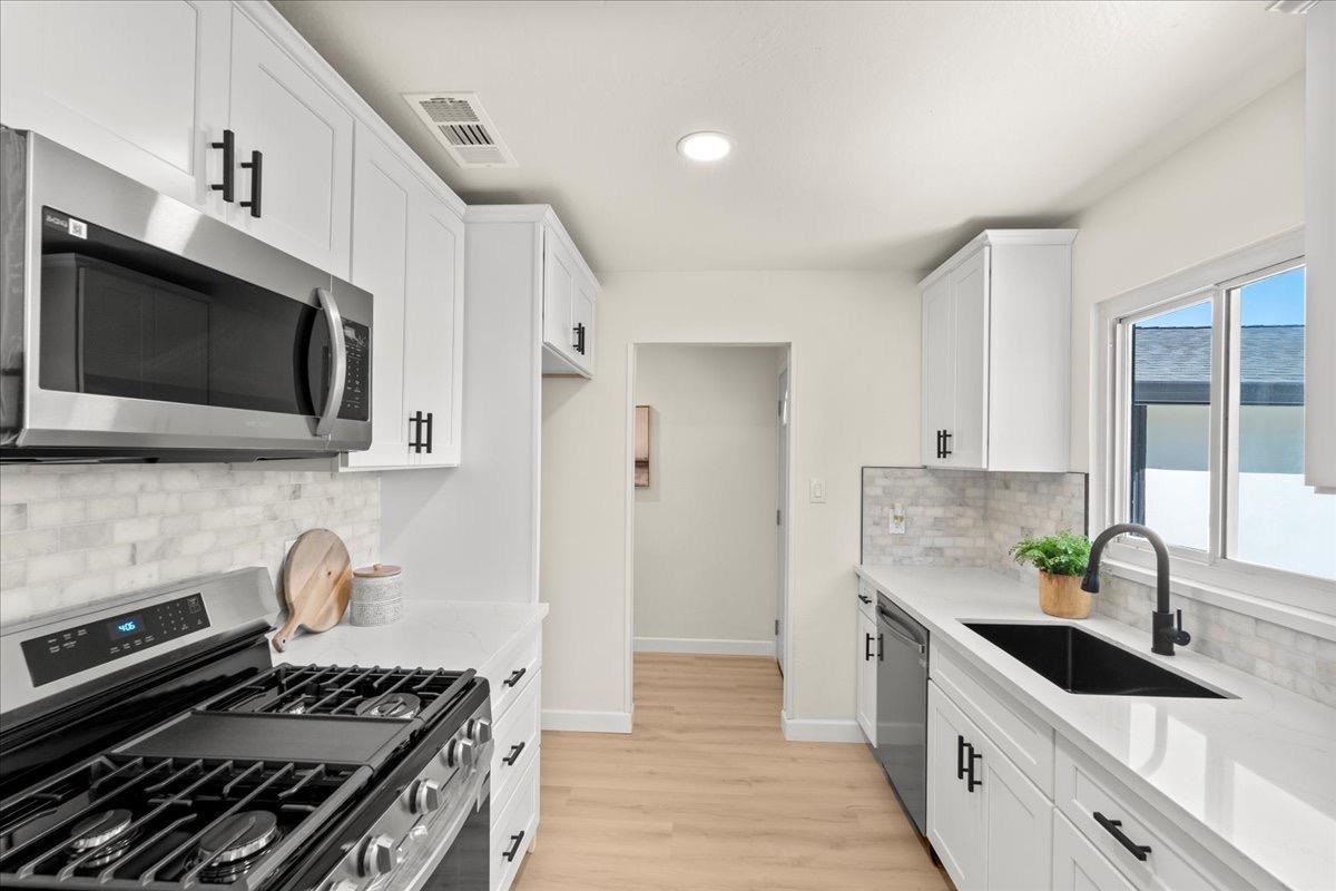 Detail Gallery Image 9 of 21 For 453 Arcade Blvd, Sacramento,  CA 95815 - 4 Beds | 2 Baths