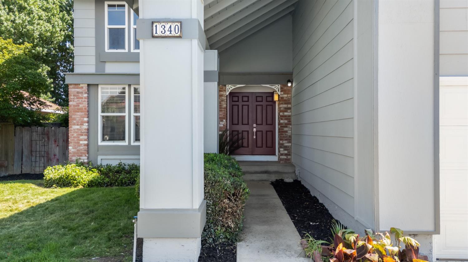 Detail Gallery Image 6 of 49 For 1340 Renown Dr, Tracy,  CA 95376 - 4 Beds | 2/1 Baths